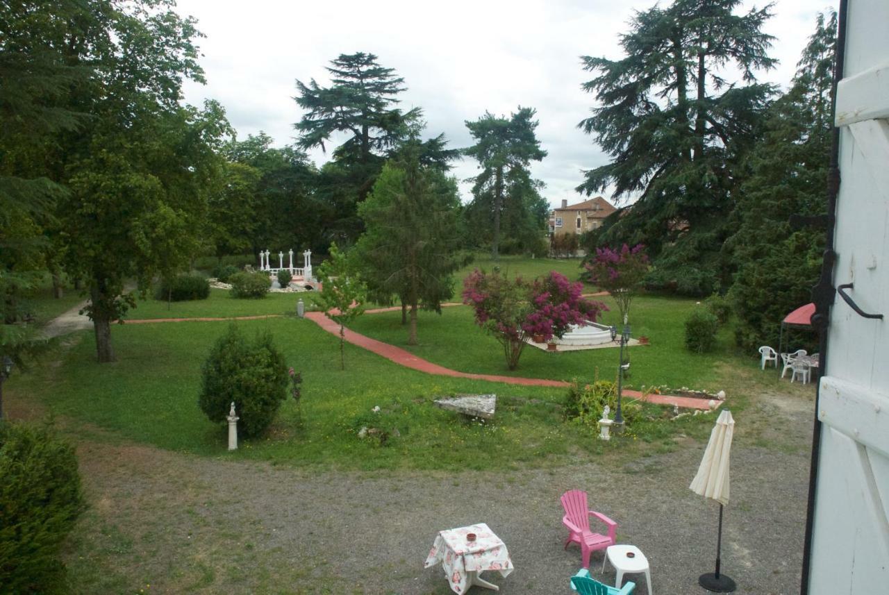 Le Clos Des Cedres B&B Ла-Рошфуко Экстерьер фото